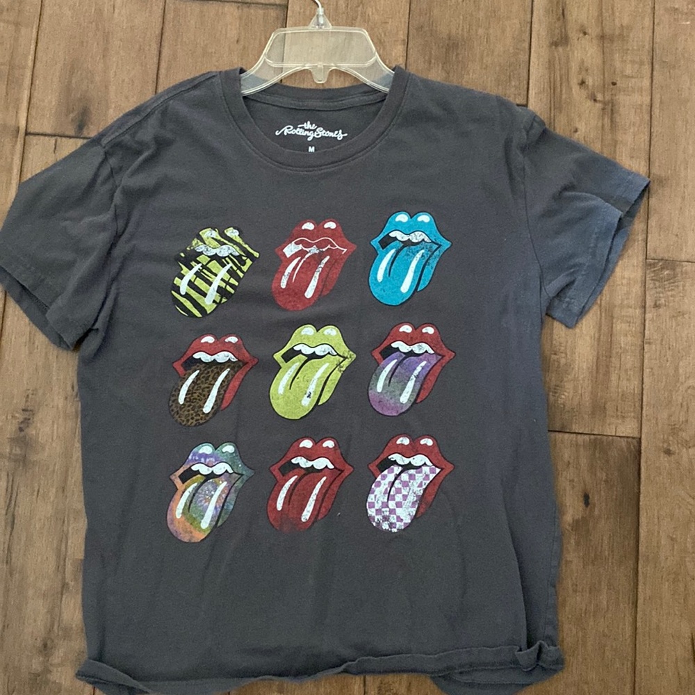 graphic tee (size M)